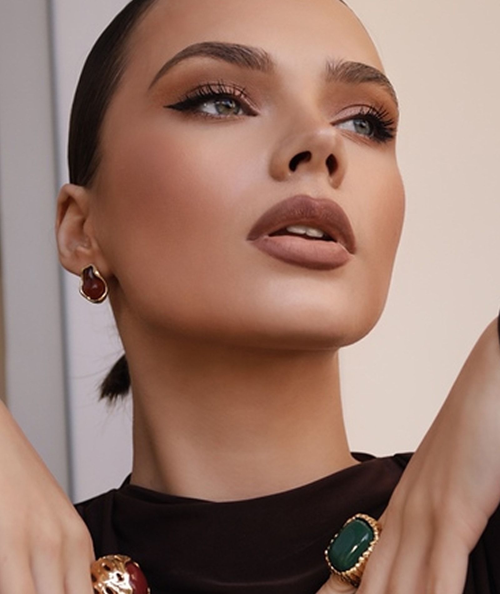 Fashion model showing elegant makeup and jewelry.